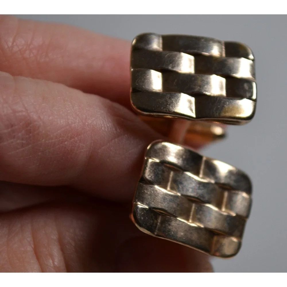 Vintage Men's Gold Toned Cuff Links Woven Pattern .75